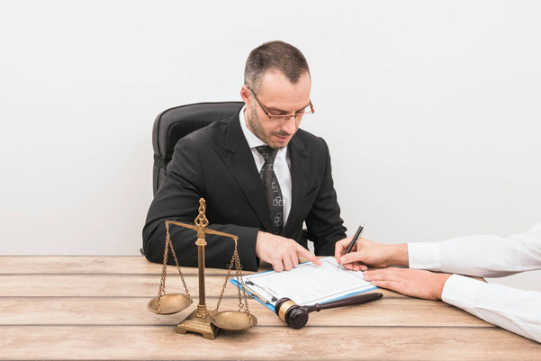 Công việc của một công tố viên gắn liền với các giai đoạn tố tụng hình sự
