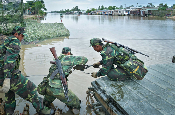 Lính công binh cần có bản lĩnh chính trị vững vàng và tinh thần trách nhiệm cao