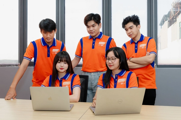 Thích làm freelance, tự do thời gian nên học ngành gì? Danh sách ngành học phù hợp 2026